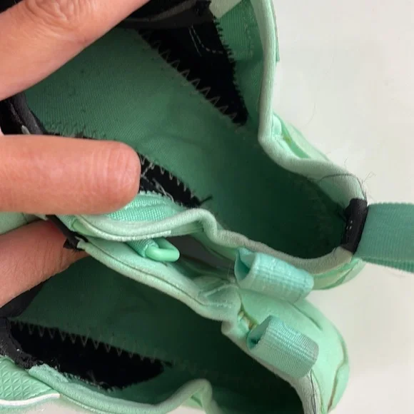 SO iLL Street LV climbing shoes womens size 7 37.5 but fits 5.5-6 - Picture 8 of 8